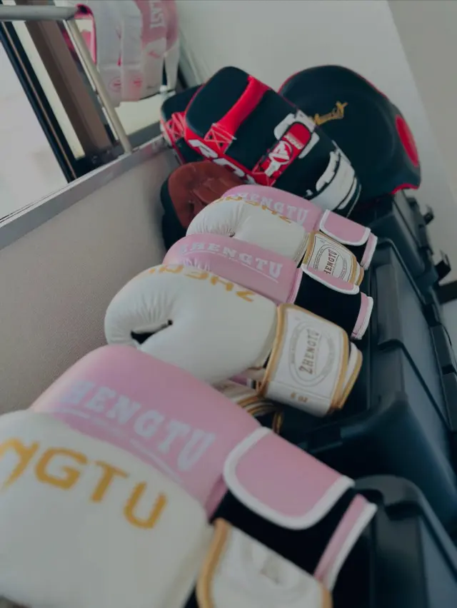 👏
荷物いらず手ぶらで、ふらっと。

グローブはレンタルOK✨
お仕事前後や、予定の合間にふらっと立ち寄れます。

運動がもっと身近になる！
無理なく、自然に、習慣になる。

#キックボクシング女子
#手ぶらジム
#気軽に運動
#グローブレンタルOK
#ワークアウト習慣
#通いやすいジム
#仕事帰りに運動
#キックボクシング初心者歓迎
#ジム通いが続く
#運動が日常になる
#広島キックボクシング
#ifit
#フィットネスライフ
#自分を好きになる運動