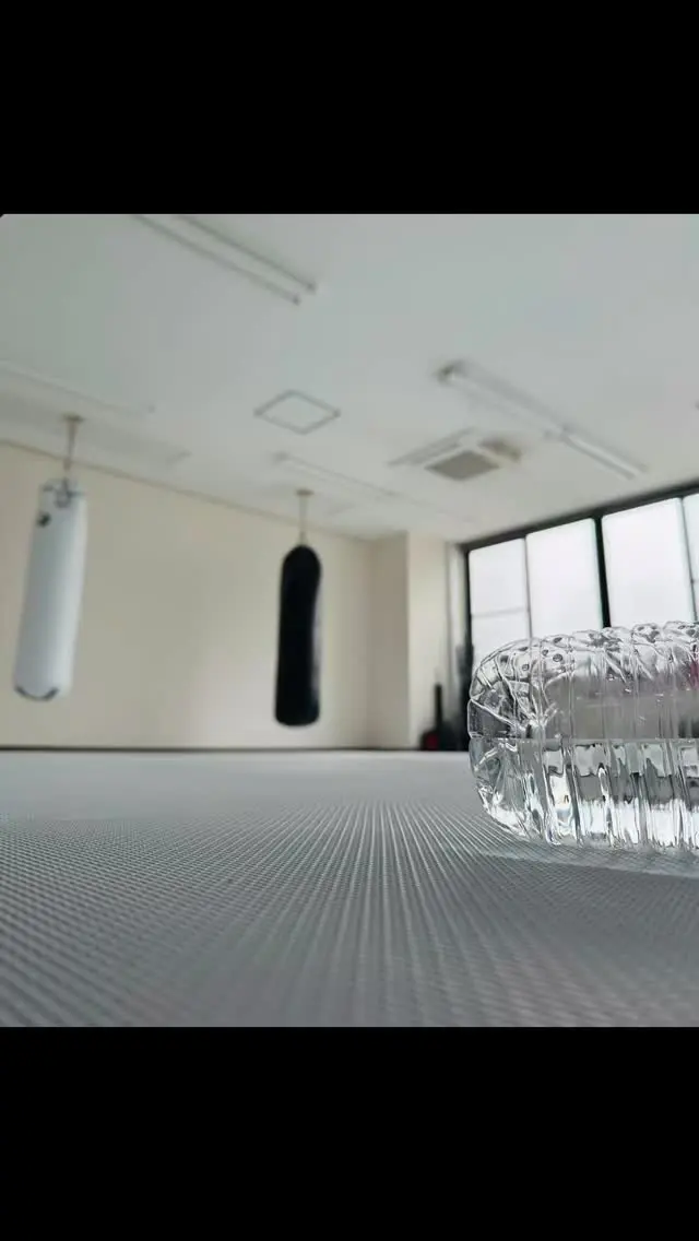 🪫
年のはじまり。
フル充電じゃなくていい。

10％からでも、
少しずつでいい。

動かすことで、
また巡りはじめる。

i.fitは、
そんな回復のための場所です。

#ifit 
#広島キックボクシング 
#静かなスタート
#整える
#巡る